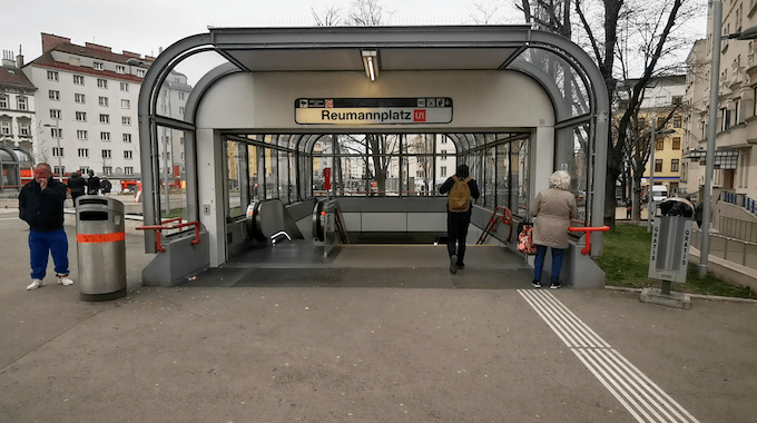 Yine Wielandplatz’ta Olay: Favoriten’de WEGA Operasyonu – Suriyeli Genç Bıçakla Saldırdı
