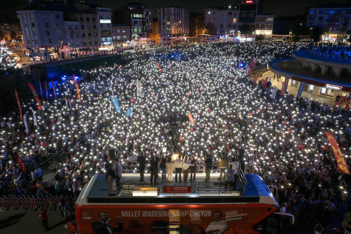 CHP Lideri Özel Zeytinburnu’nda Sert Konuştu: ‘Korkmayacağız, Susmayacağız, Sinmeyeceğiz’