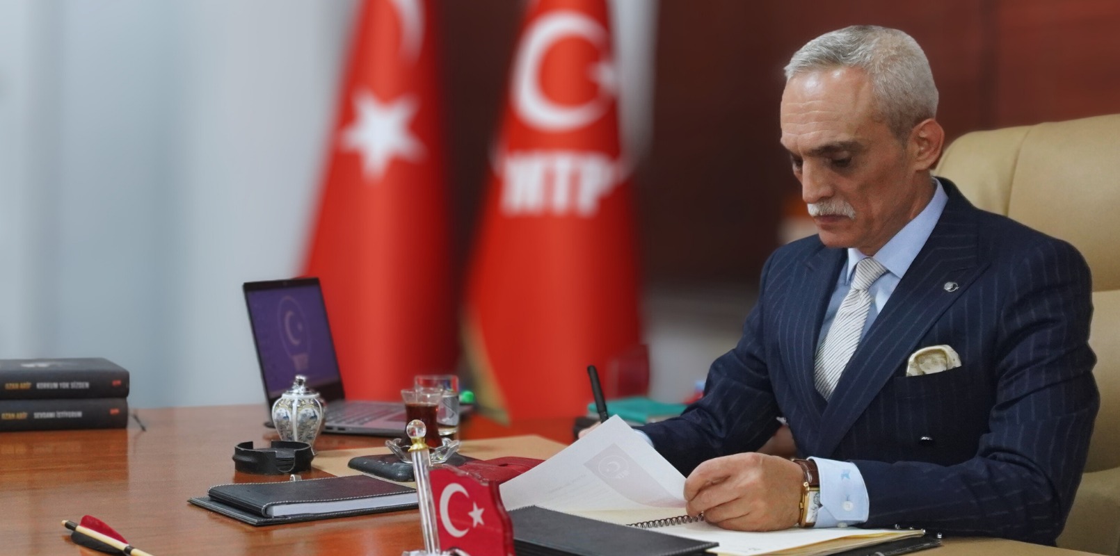 Cumhurbaşkanı Adayı Ahmet Yılmaz’dan Sert Tepki: “Bir Gecede Cahil Kalmadınız, Okuma Yazma Bilmiyordunuz!”