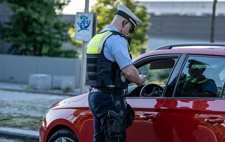 Almanya’da ehliyet değişimi için yeni uyarı: 1953 öncesi doğanlara 2033’e kadar süre verildi