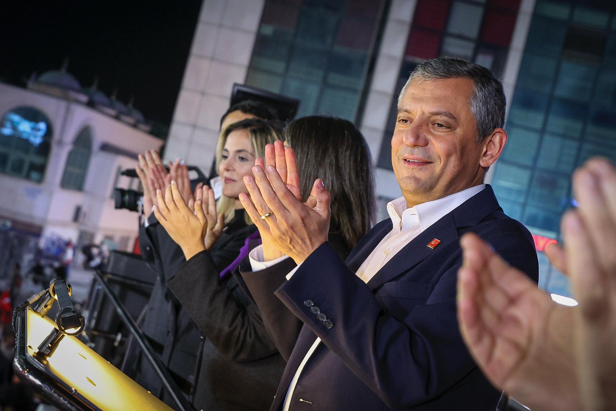 CHP Lideri Özgür Özel’den Sert Mesaj: “Milletin İradesi Zindanlara Sığmaz!”
