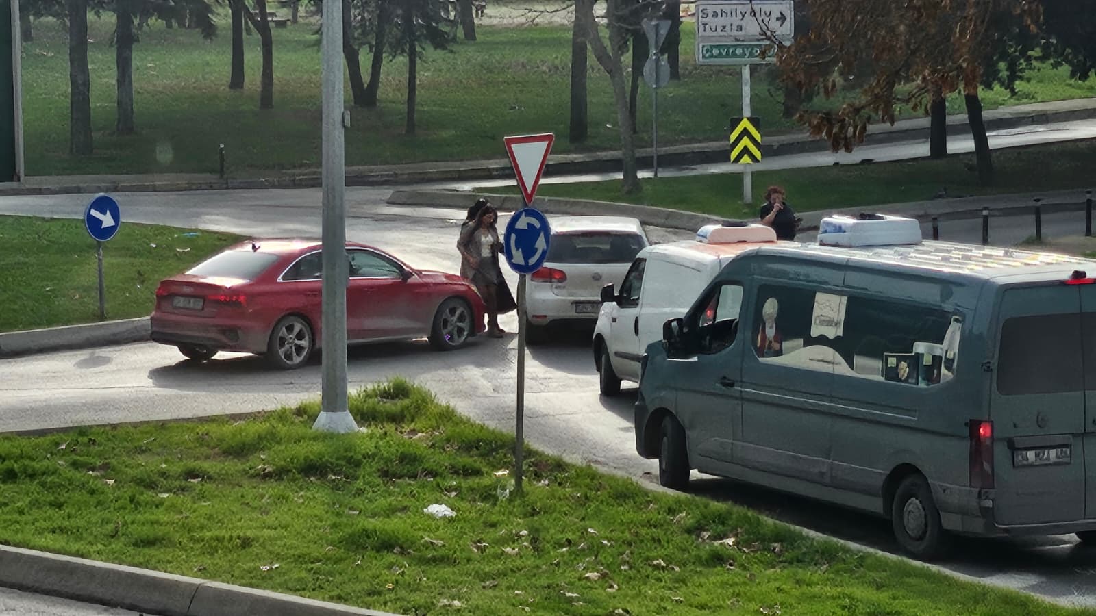 İstanbul’da Dönel Kavşakta Kaza: Kurallar Bilinmiyor