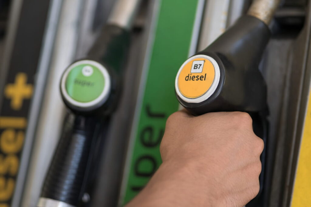 Macaristan’da “Korunan Fiyat” Uygulaması: Akaryakıt Ne Kadar Ucuzladı?